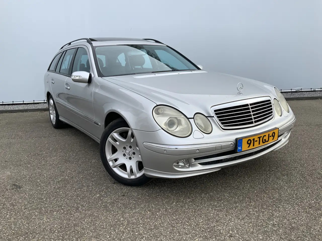 Locação de Mercedes-Benz E 500 Combi V8 Elegance 4-Matic airmatic,full option Mercedes-Benz E 500 Combi V8 Elegance 4-Matic airmatic,full option: foto 16