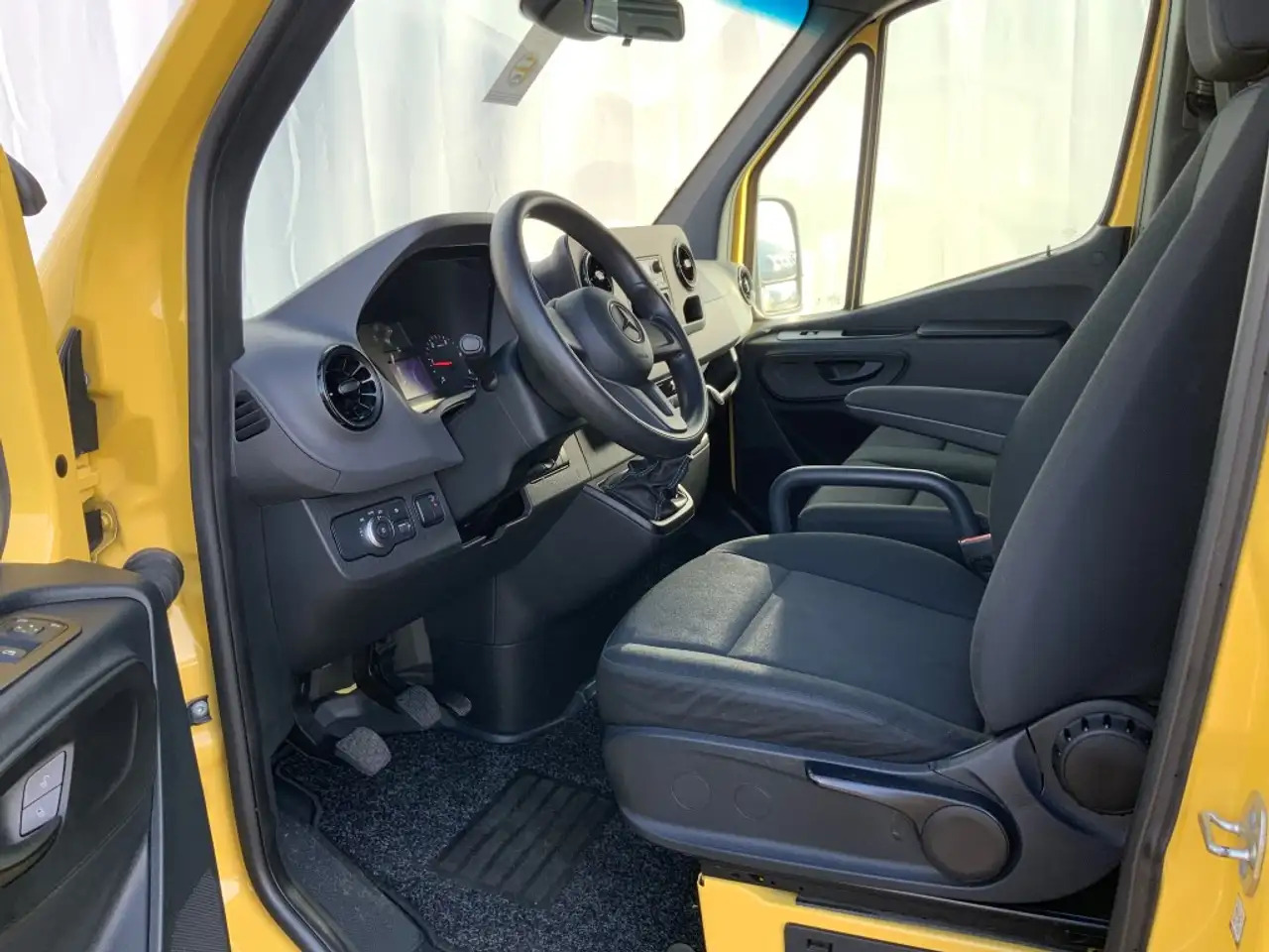 Mercedes-Benz Sprinter 314 2.2 CDI L2H2 & Laadklep& Afstandbediening Airc - Furgão: foto 5 Mercedes-Benz Sprinter 314 2.2 CDI L2H2 & Laadklep& Afstandbediening Airc - Furgão: foto 5