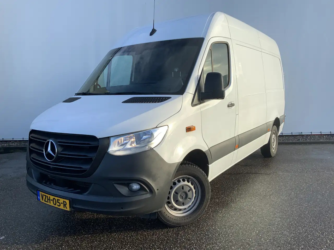 Mercedes-Benz Sprinter 317 1.9 CDI L2H2 RWD Cruise Airco 3 Zits Camera 36 - Furgão: foto 1 Mercedes-Benz Sprinter 317 1.9 CDI L2H2 RWD Cruise Airco 3 Zits Camera 36 - Furgão: foto 1