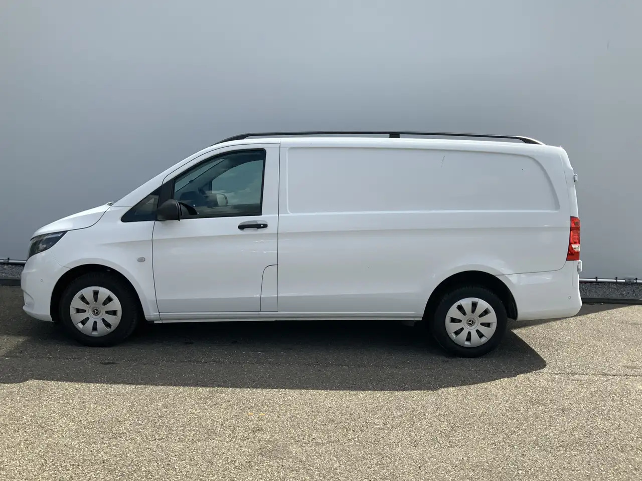 Mercedes-Benz Vito 110 CDI L2 Airco Cruise Navi Scherm Dakrail Euro 6 - Furgão: foto 3 Mercedes-Benz Vito 110 CDI L2 Airco Cruise Navi Scherm Dakrail Euro 6 - Furgão: foto 3
