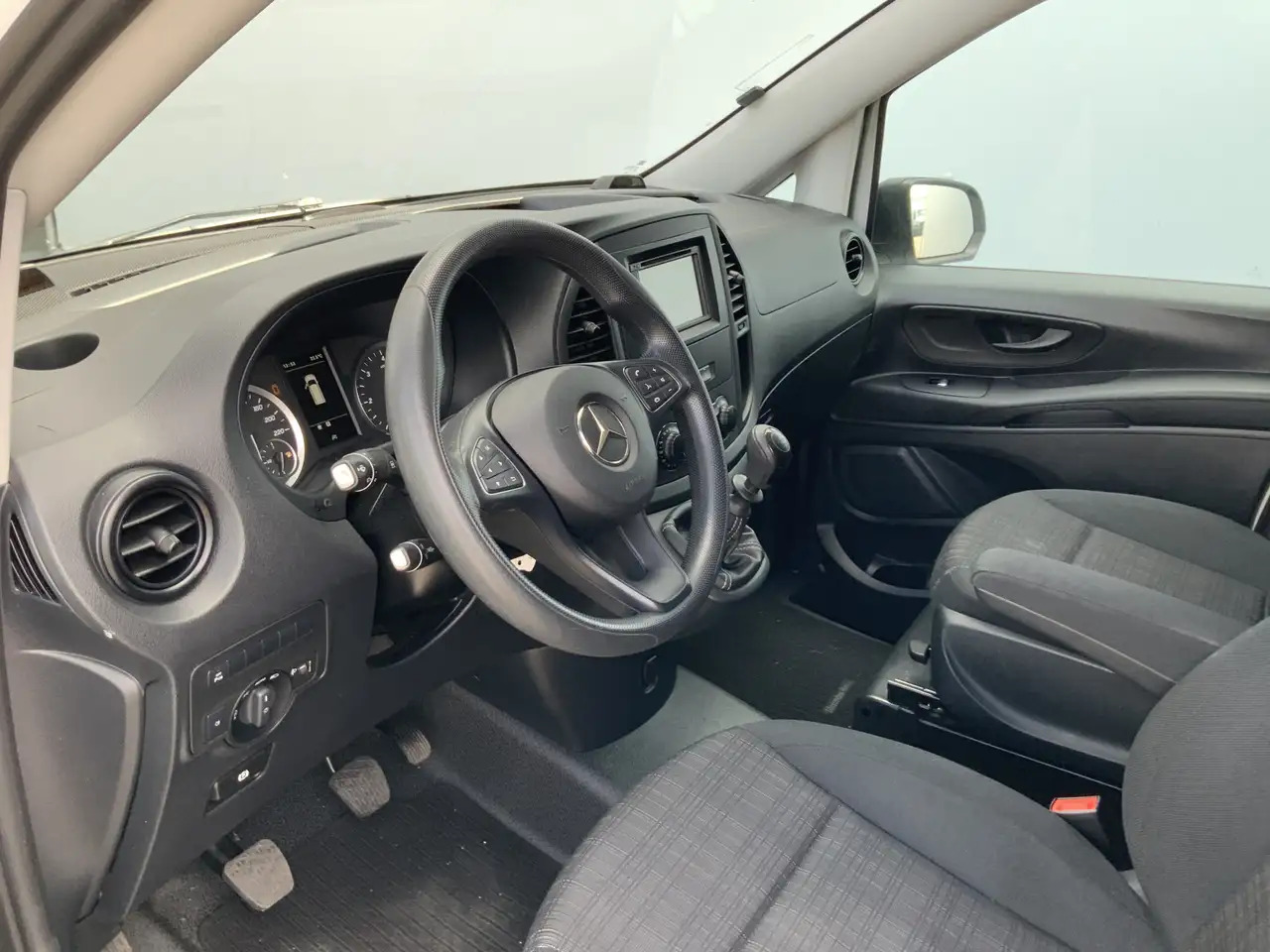 Mercedes-Benz Vito 110 CDI L2 Airco Cruise Navi Scherm Dakrail Euro 6 - Furgão compacto: foto 5 Mercedes-Benz Vito 110 CDI L2 Airco Cruise Navi Scherm Dakrail Euro 6 - Furgão compacto: foto 5