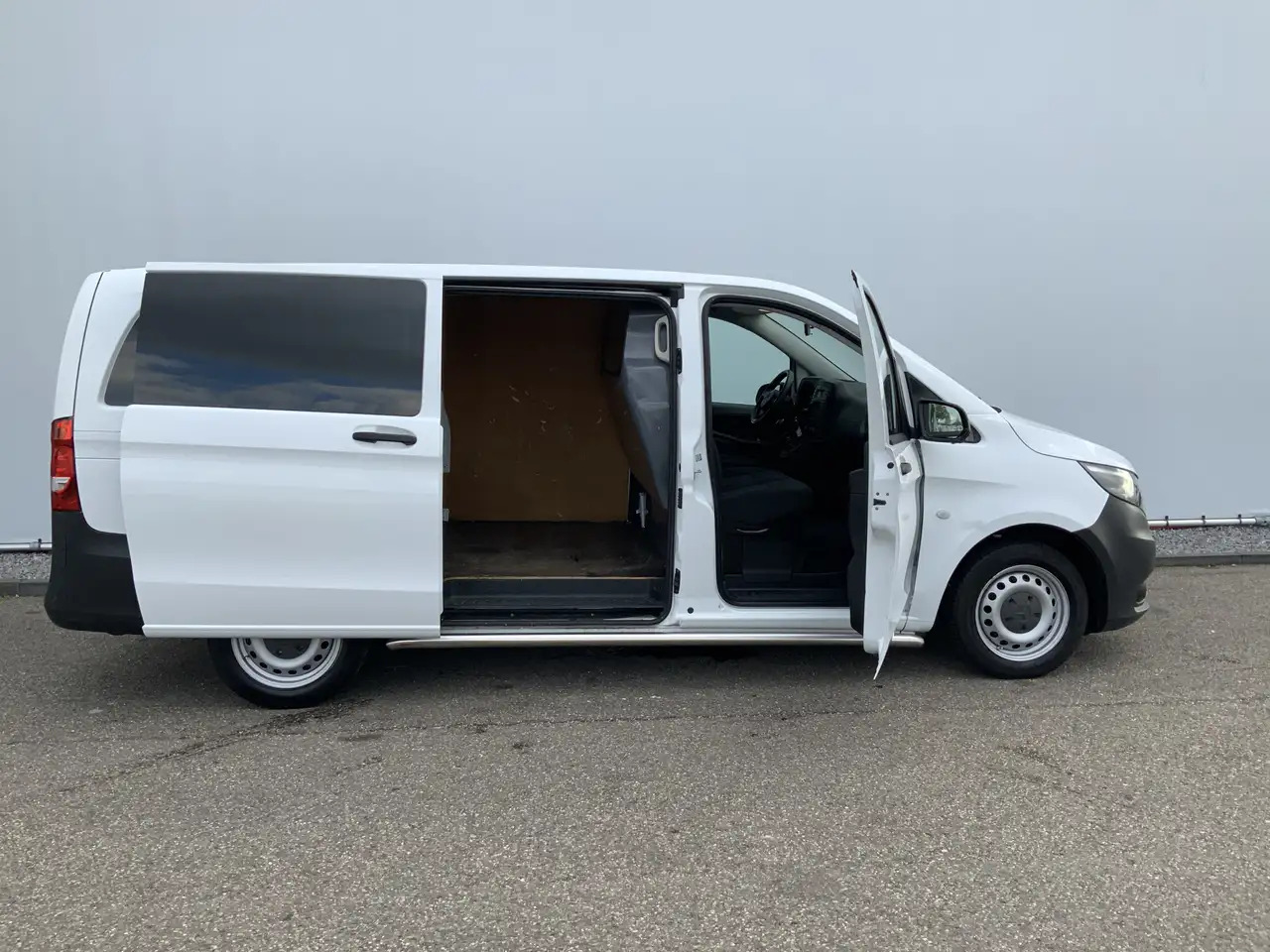 Locação de Mercedes-Benz Vito 111 CDI Functional Airco 3 Zits Side Bar Trekhaak Mercedes-Benz Vito 111 CDI Functional Airco 3 Zits Side Bar Trekhaak: foto 17