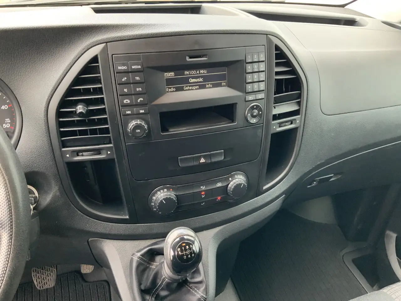 Locação de Mercedes-Benz Vito 111 CDI Functional Airco 3 Zits Side Bar Trekhaak Mercedes-Benz Vito 111 CDI Functional Airco 3 Zits Side Bar Trekhaak: foto 6