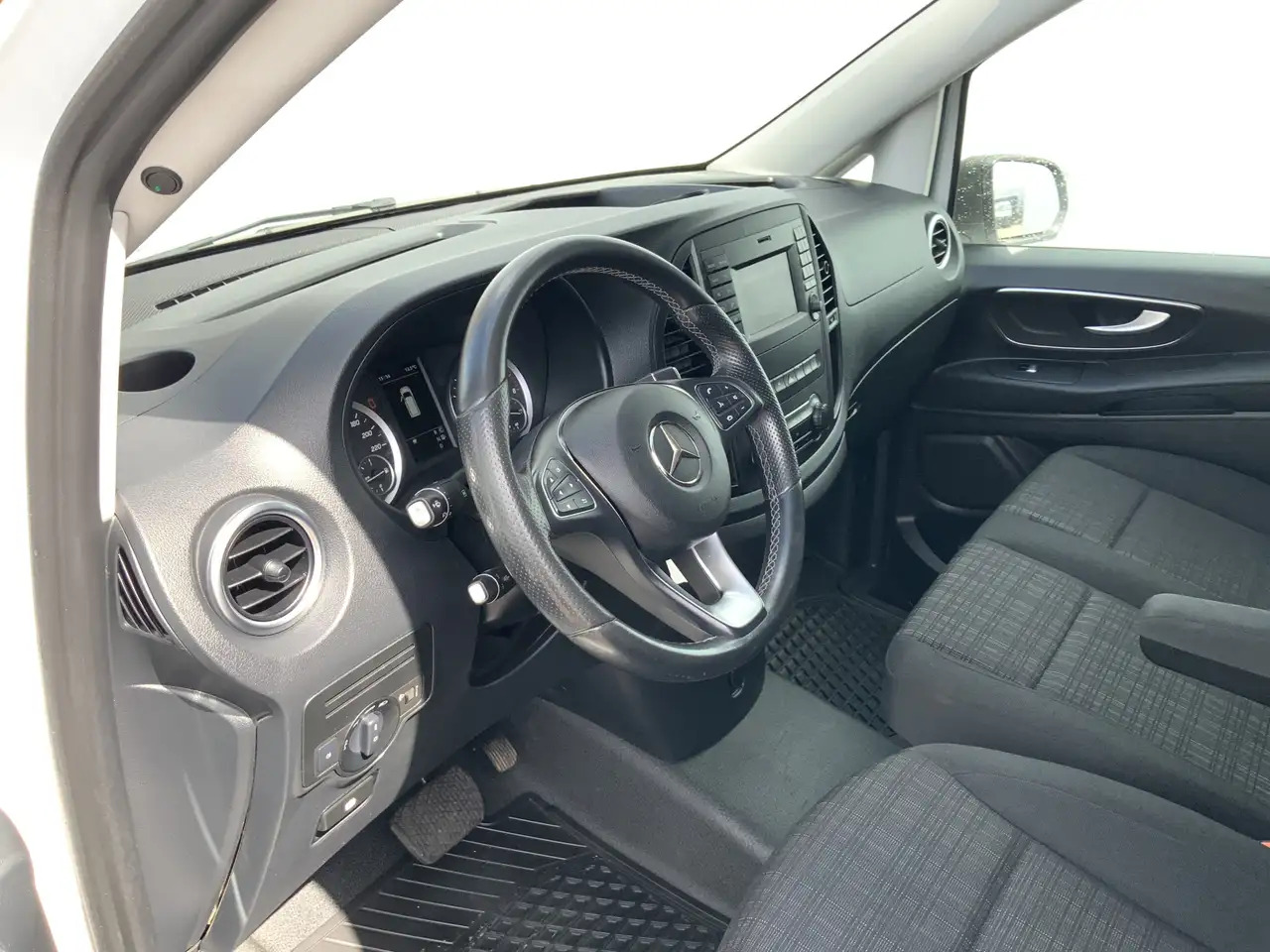 Mercedes-Benz Vito 114 CDI Lang Automaat Cruise Camera 3 Zits Trekhaa - Furgão: foto 5 Mercedes-Benz Vito 114 CDI Lang Automaat Cruise Camera 3 Zits Trekhaa - Furgão: foto 5