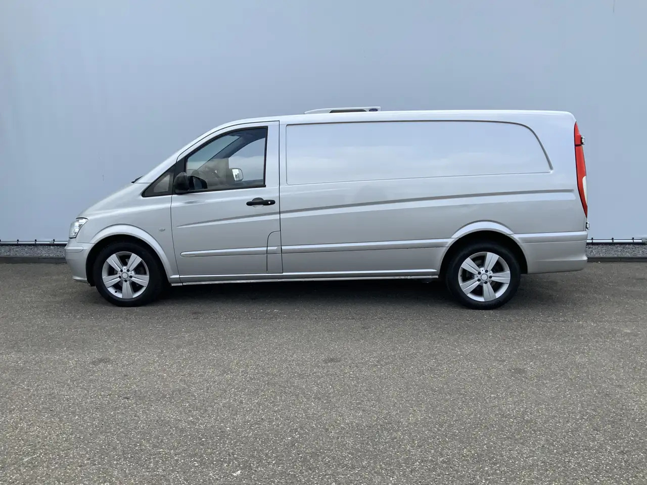 Mercedes-Benz Vito 122 CDI Automaat Koel Auto werkt 100 % 0.gr Airco - Carrinha frigorífica: foto 3 Mercedes-Benz Vito 122 CDI Automaat Koel Auto werkt 100 % 0.gr Airco - Carrinha frigorífica: foto 3