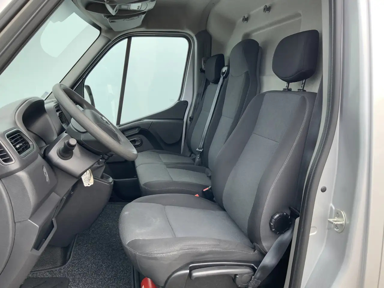 Nissan Interstar 2.3 dCi L2H2 Acenta Airco Cruise 3 Zits Camera Nav - Furgão: foto 4 Nissan Interstar 2.3 dCi L2H2 Acenta Airco Cruise 3 Zits Camera Nav - Furgão: foto 4