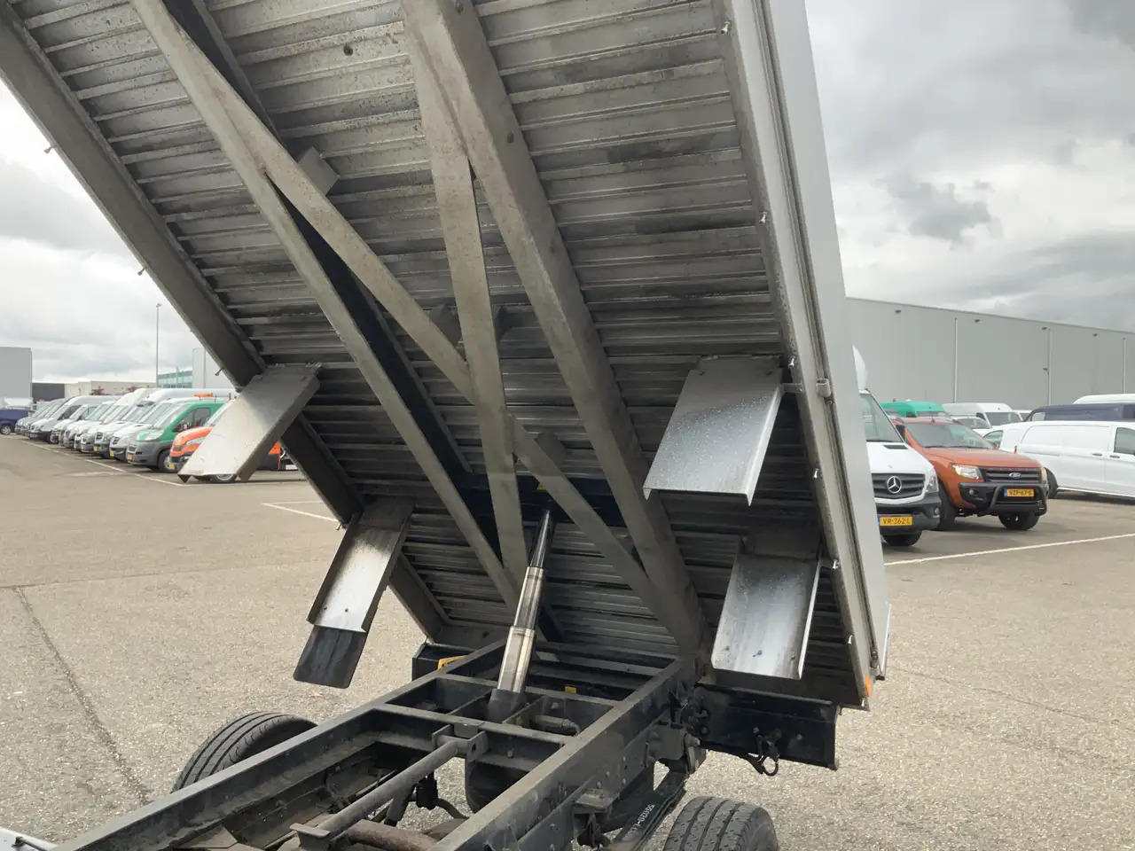 Nissan NT400 32.12 2.5 dCi 250 Kipper Trekhaak 2000 kg 3 - Furgão basculante: foto 5 Nissan NT400 32.12 2.5 dCi 250 Kipper Trekhaak 2000 kg 3 - Furgão basculante: foto 5