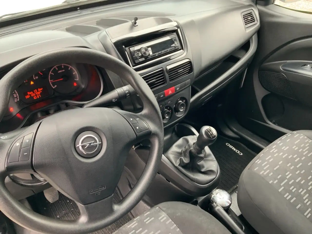 Locação de Opel Combo 1.3 CDTi L1H1 ecoFLEX Selection Airco Trekhaak 100 Opel Combo 1.3 CDTi L1H1 ecoFLEX Selection Airco Trekhaak 100: foto 8