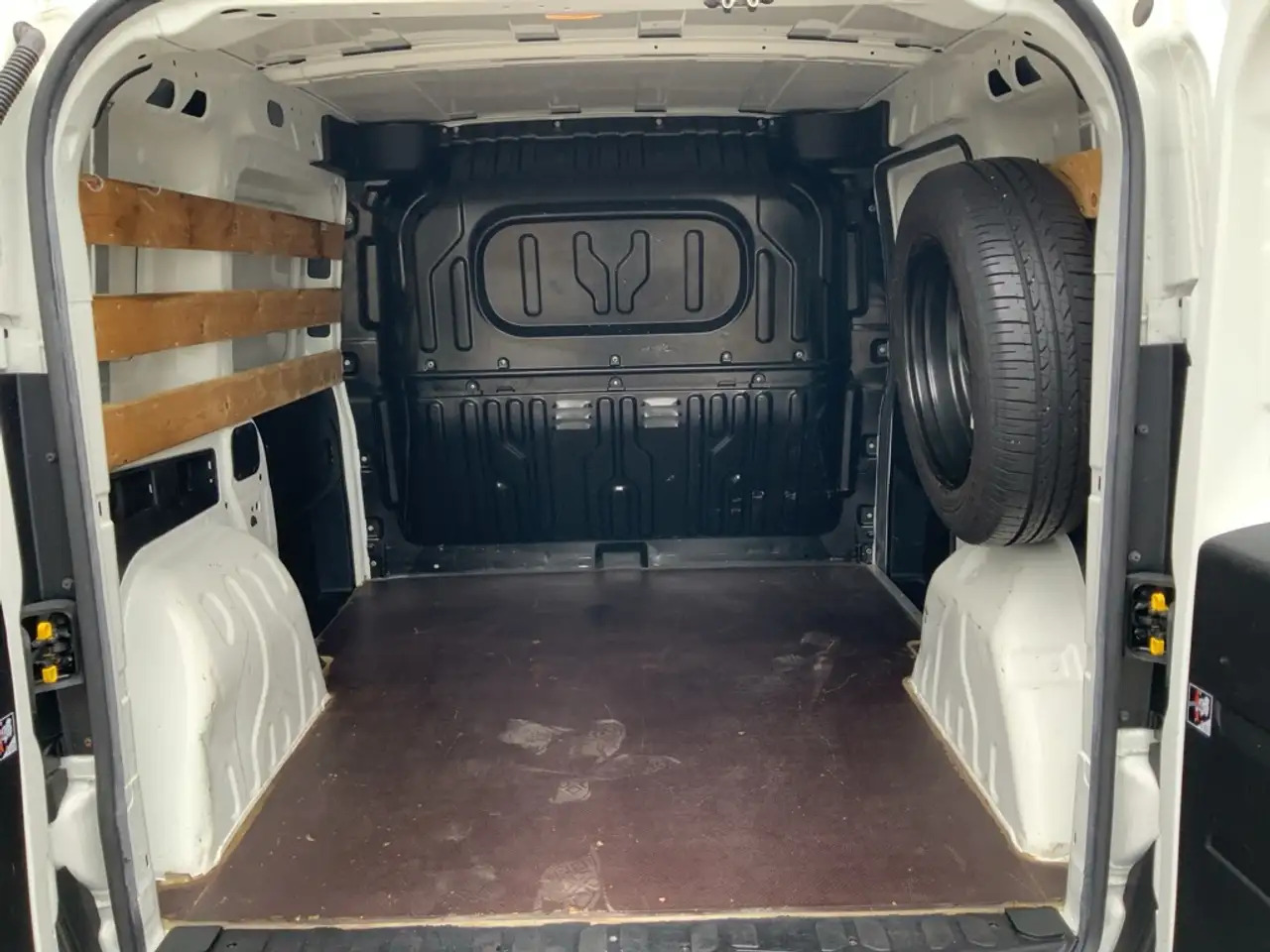 Locação de Opel Combo 1.3 CDTi L1H1 ecoFLEX Selection Airco Trekhaak 100 Opel Combo 1.3 CDTi L1H1 ecoFLEX Selection Airco Trekhaak 100: foto 10