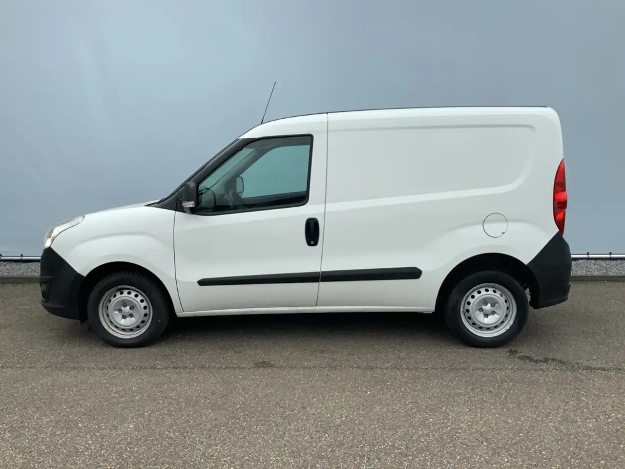 Opel Combo 1.3 CDTi L1H1 ecoFLEX Selection Airco Trekhaak 100 - Furgão compacto: foto 4 Opel Combo 1.3 CDTi L1H1 ecoFLEX Selection Airco Trekhaak 100 - Furgão compacto: foto 4