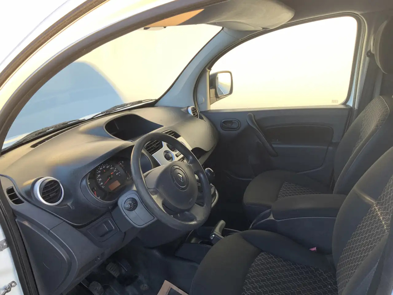 Renault Kangoo Express 1.5 dCi 70 Express Comfort Airco Trekhaak - Furgão compacto: foto 4 Renault Kangoo Express 1.5 dCi 70 Express Comfort Airco Trekhaak - Furgão compacto: foto 4