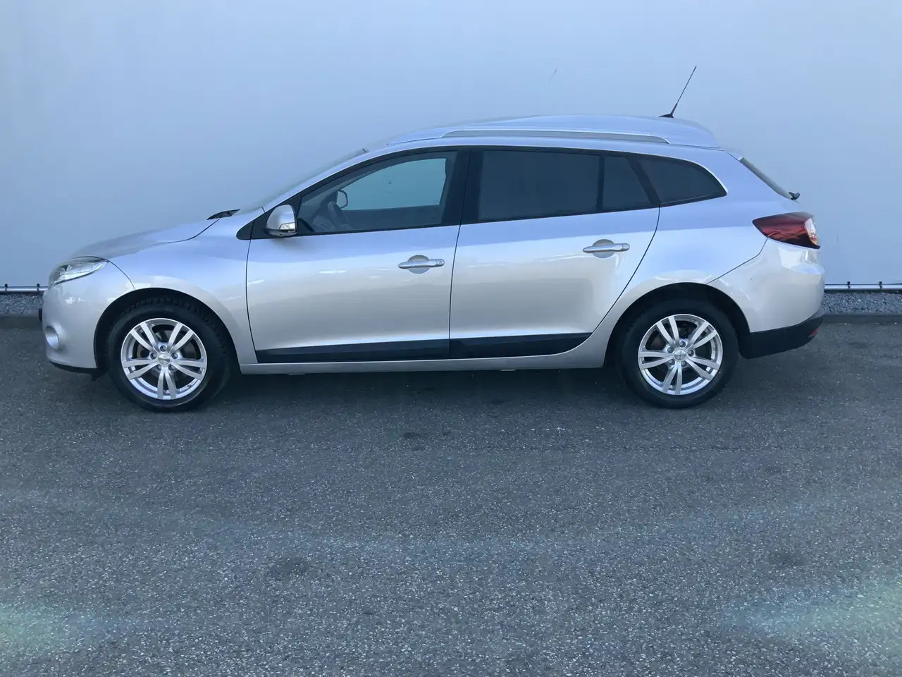 Renault Megane 1.5 dCi Expression Airco Navi Grijs Kenteken Euro - Automóvel: foto 3 Renault Megane 1.5 dCi Expression Airco Navi Grijs Kenteken Euro - Automóvel: foto 3