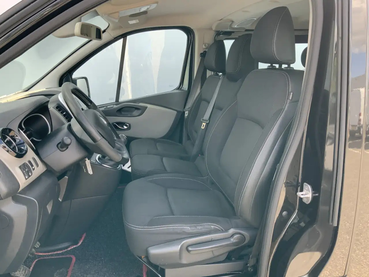 Renault Trafic 1.6 dCi T27 L1H1 Dub Cab Airco Cruise 6 Zits Alu V - Carrinha cabine dupla: foto 4 Renault Trafic 1.6 dCi T27 L1H1 Dub Cab Airco Cruise 6 Zits Alu V - Carrinha cabine dupla: foto 4