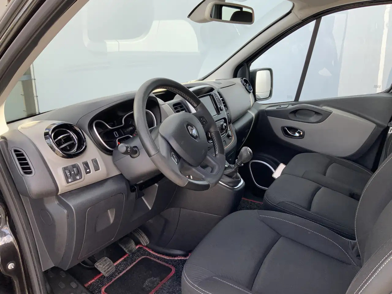 Renault Trafic 1.6 dCi T27 L1H1 Dub Cab Airco Cruise 6 Zits Alu V - Carrinha cabine dupla: foto 5 Renault Trafic 1.6 dCi T27 L1H1 Dub Cab Airco Cruise 6 Zits Alu V - Carrinha cabine dupla: foto 5
