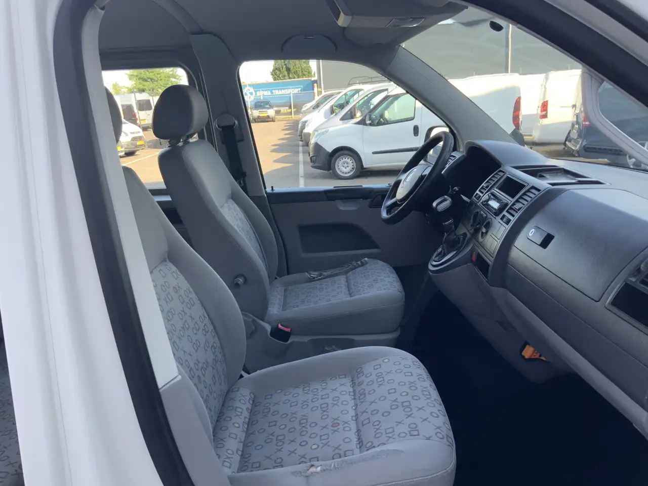 Volkswagen T5 Transporter 2.5 TDI 300 Budgetline Automaat DubCab Airco Trekh - Carrinha cabine dupla: foto 5 Volkswagen T5 Transporter 2.5 TDI 300 Budgetline Automaat DubCab Airco Trekh - Carrinha cabine dupla: foto 5