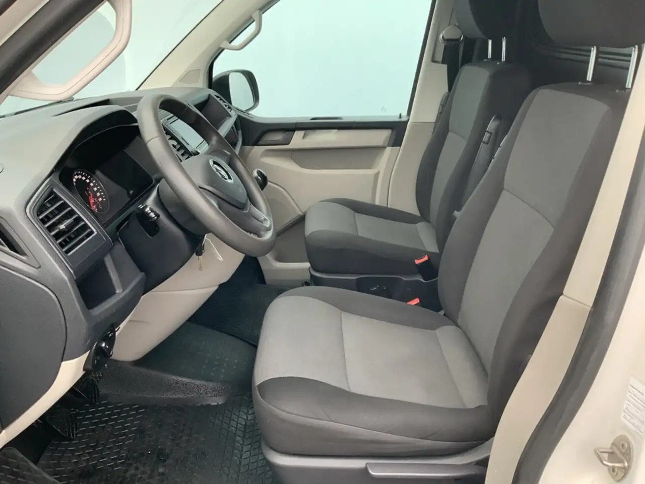 Locação de Volkswagen T6 Transporter 2.0 TDI L1H1 Comfortline Airco Navi Trekhaak 2200 Volkswagen T6 Transporter 2.0 TDI L1H1 Comfortline Airco Navi Trekhaak 2200: foto 7