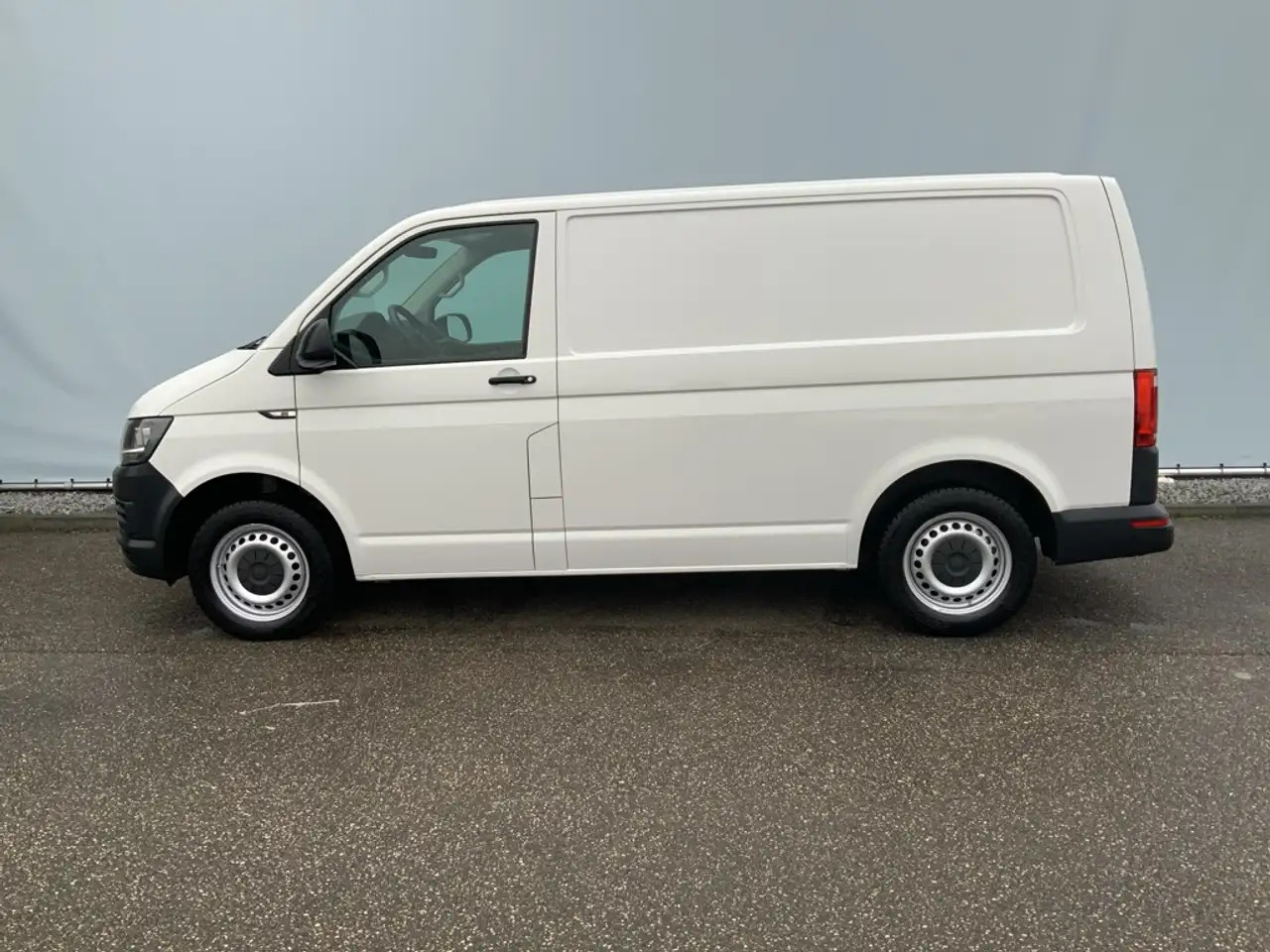 Locação de Volkswagen T6 Transporter 2.0 TDI L1H1 Comfortline Airco Navi Trekhaak 2200 Volkswagen T6 Transporter 2.0 TDI L1H1 Comfortline Airco Navi Trekhaak 2200: foto 6