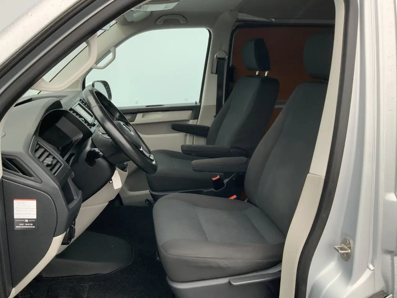 Volkswagen T6 Transporter 2.0 TDI L1H1 Highline Airco Cruise Alu Velg( R Por - Furgão: foto 4 Volkswagen T6 Transporter 2.0 TDI L1H1 Highline Airco Cruise Alu Velg( R Por - Furgão: foto 4