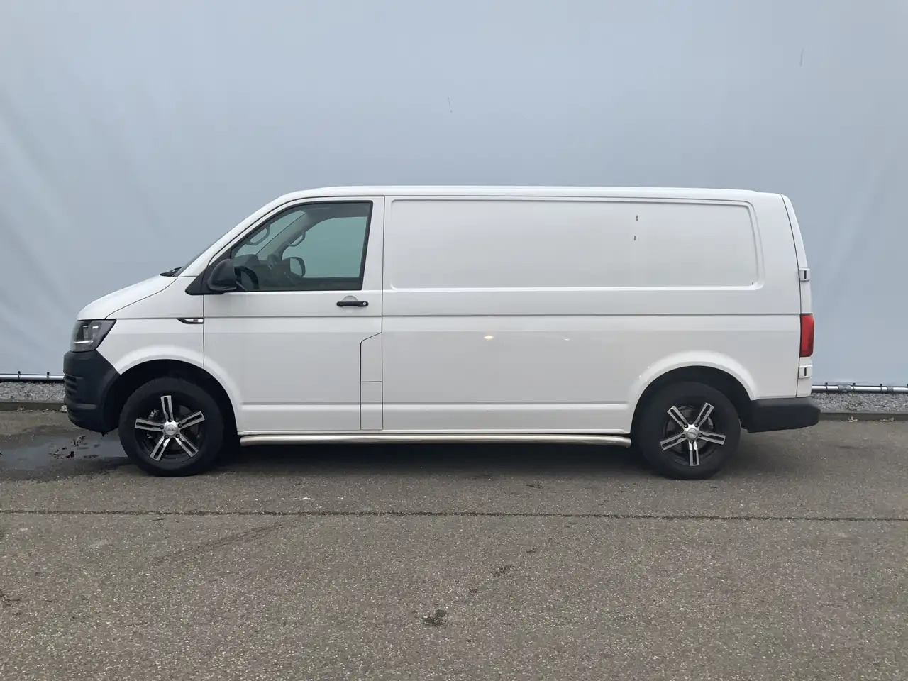 Volkswagen T6 Transporter 2.0 TDI L2H1 Airco Navi 3 Zits Alu Velg Euro 6 - Furgão: foto 3 Volkswagen T6 Transporter 2.0 TDI L2H1 Airco Navi 3 Zits Alu Velg Euro 6 - Furgão: foto 3