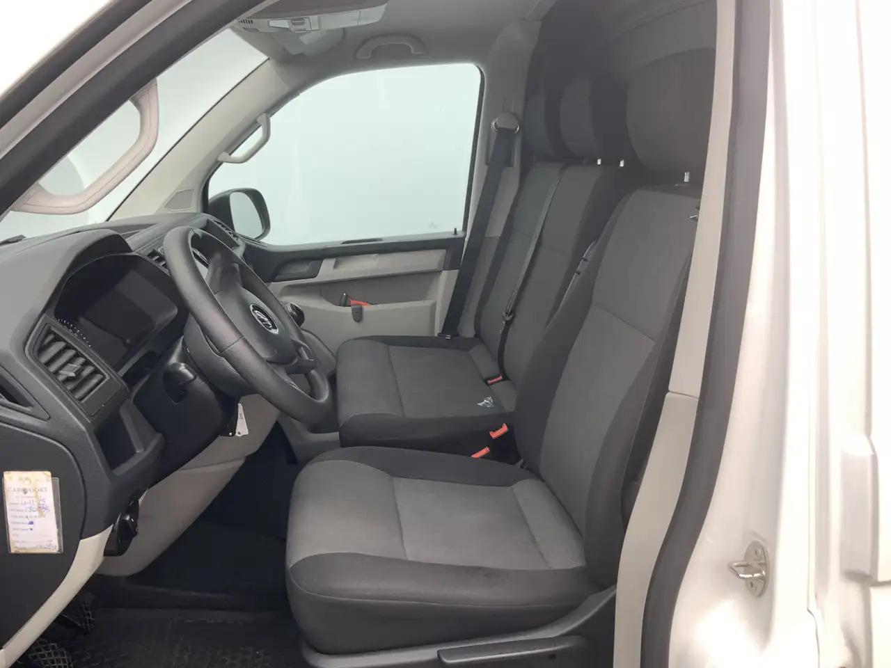 Volkswagen T6 Transporter 2.0 TDI L2H1 Airco Navi 3 Zits Alu Velg Euro 6 - Furgão: foto 4 Volkswagen T6 Transporter 2.0 TDI L2H1 Airco Navi 3 Zits Alu Velg Euro 6 - Furgão: foto 4