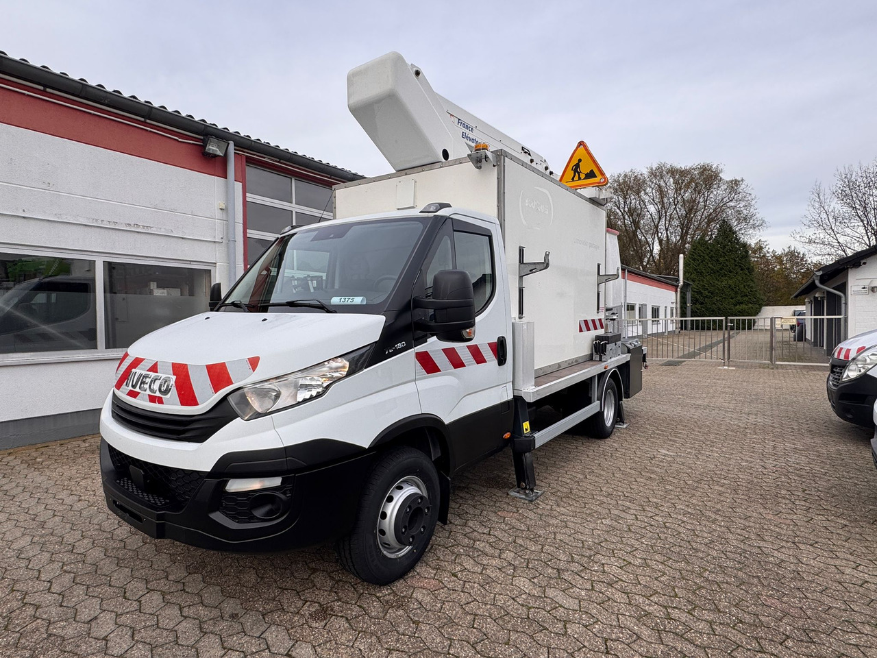 IVECO Daily 70C18 Hubarbeitsbühne Steiger France Elevateur 172 CPL EURO 6C - Caminhão com plataforma aérea: foto 1 IVECO Daily 70C18 Hubarbeitsbühne Steiger France Elevateur 172 CPL EURO 6C - Caminhão com plataforma aérea: foto 1