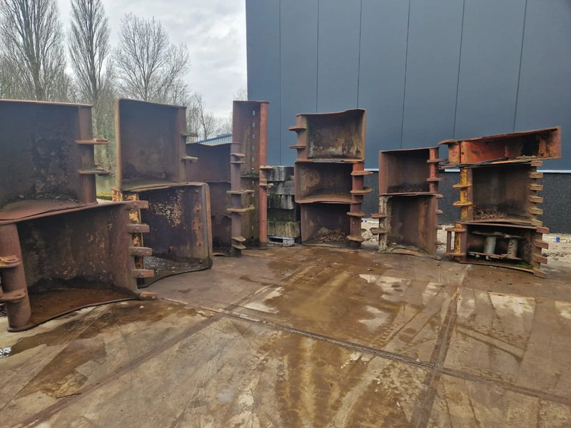 Diversen bakken penmaat 60 met en zonder tanden - Balde de Máquina de construção: foto 1 Diversen bakken penmaat 60 met en zonder tanden - Balde de Máquina de construção: foto 1