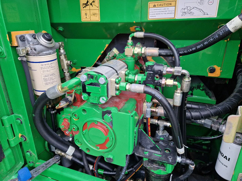 Hyundai Robex 160W-9A met 6-cilinder Cummins motor - Escavadeira de rodas: foto 4 Hyundai Robex 160W-9A met 6-cilinder Cummins motor - Escavadeira de rodas: foto 4