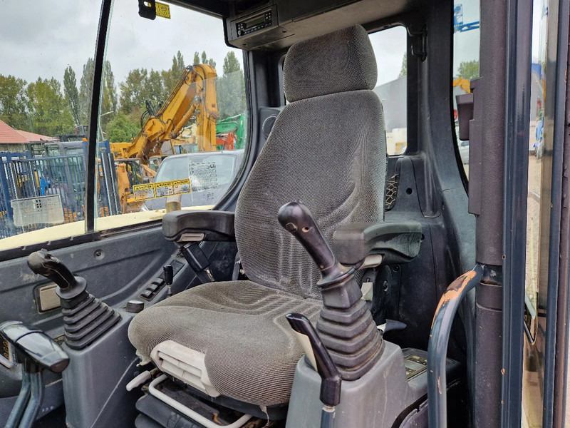 Mini escavadeira Hyundai Robex CR60-9 met airco en 3 bakken: foto 9