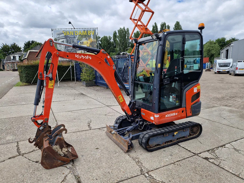 Kubota KX019-4 CW05 met 2 bakken - Mini escavadeira: foto 1 Kubota KX019-4 CW05 met 2 bakken - Mini escavadeira: foto 1