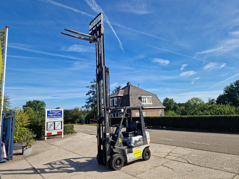 Nissan 1800 kg. LPG met keuring - Empilhadeira a gás: foto 2 Nissan 1800 kg. LPG met keuring - Empilhadeira a gás: foto 2