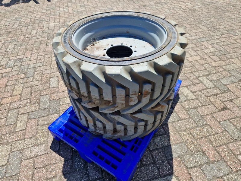 Onbekend 3x nieuwe OUTRIGGER volgeschuimde hoogwerkerband met velg - Pneu: foto 2 Onbekend 3x nieuwe OUTRIGGER volgeschuimde hoogwerkerband met velg - Pneu: foto 2
