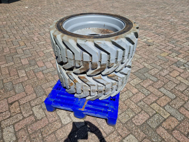 Onbekend 3x nieuwe OUTRIGGER volgeschuimde hoogwerkerband met velg - Pneu: foto 1 Onbekend 3x nieuwe OUTRIGGER volgeschuimde hoogwerkerband met velg - Pneu: foto 1