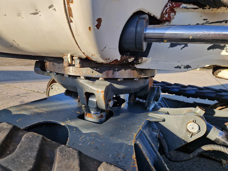 WACKER NEUSON 2404RD kan op een (berg)helling draaien - Mini escavadeira: foto 3 WACKER NEUSON 2404RD kan op een (berg)helling draaien - Mini escavadeira: foto 3