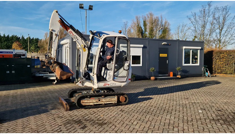 WACKER NEUSON 2404RD kan op een (berg)helling draaien - Mini escavadeira: foto 2 WACKER NEUSON 2404RD kan op een (berg)helling draaien - Mini escavadeira: foto 2