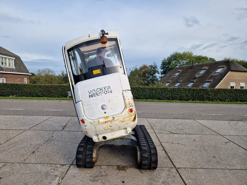 WACKER NEUSON 2404RD kan op een berghelling werken - Mini escavadeira: foto 1 WACKER NEUSON 2404RD kan op een berghelling werken - Mini escavadeira: foto 1