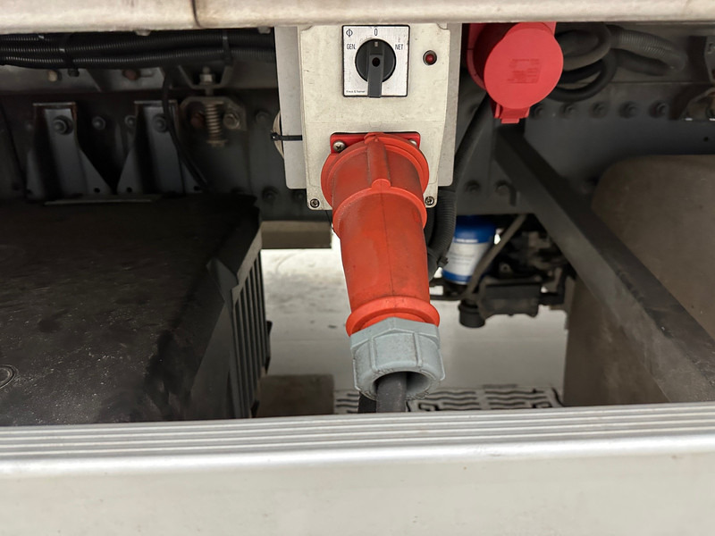 Caminhão frigorífico DAF CF 330 - 6x2: foto 15