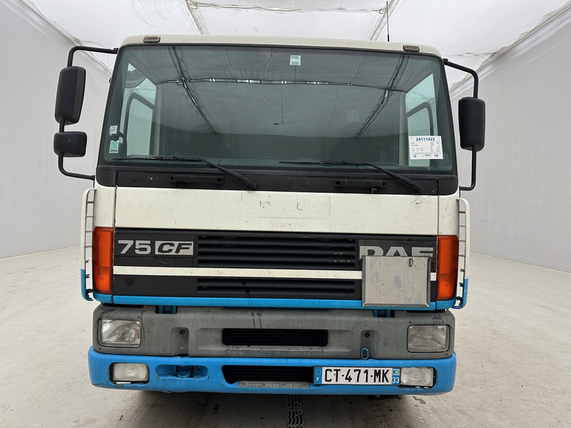 DAF CF75.250* - Camião de caixa aberta/ Plataforma, Caminhão grua: foto 2 DAF CF75.250* - Camião de caixa aberta/ Plataforma, Caminhão grua: foto 2