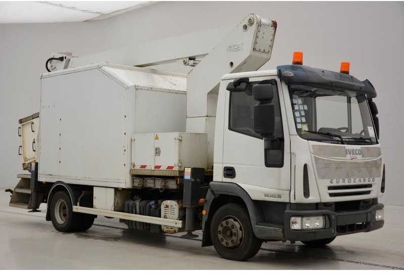 Iveco Eurocargo 120E18 - Caminhão com plataforma aérea: foto 3 Iveco Eurocargo 120E18 - Caminhão com plataforma aérea: foto 3