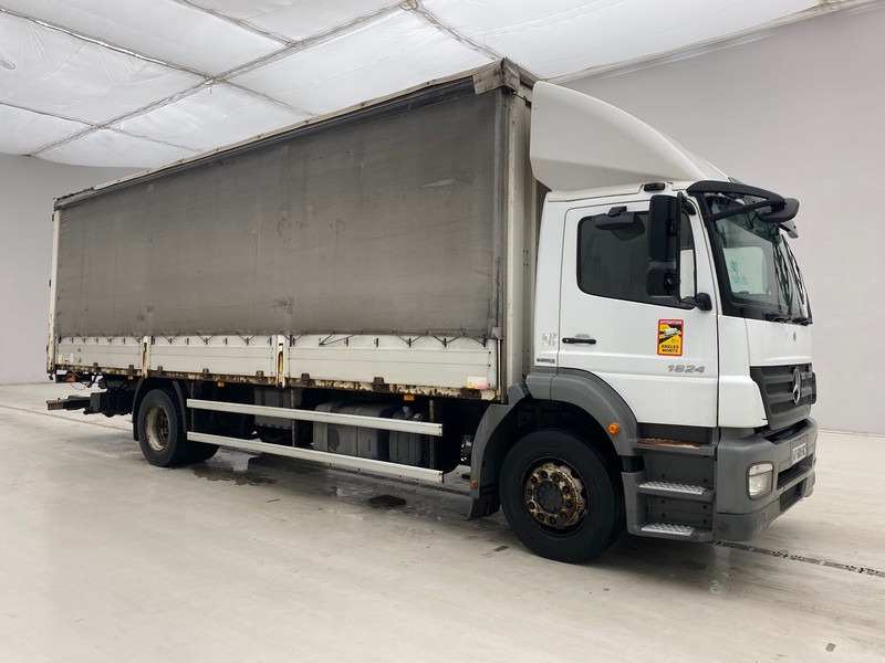 Mercedes-Benz Axor 1824 - Caminhão com lona: foto 3 Mercedes-Benz Axor 1824 - Caminhão com lona: foto 3