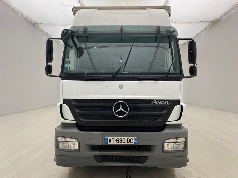 Mercedes-Benz Axor 1824 - Caminhão com lona: foto 2 Mercedes-Benz Axor 1824 - Caminhão com lona: foto 2