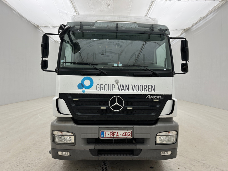 Mercedes-Benz Axor 1833 - Caminhão furgão: foto 2 Mercedes-Benz Axor 1833 - Caminhão furgão: foto 2