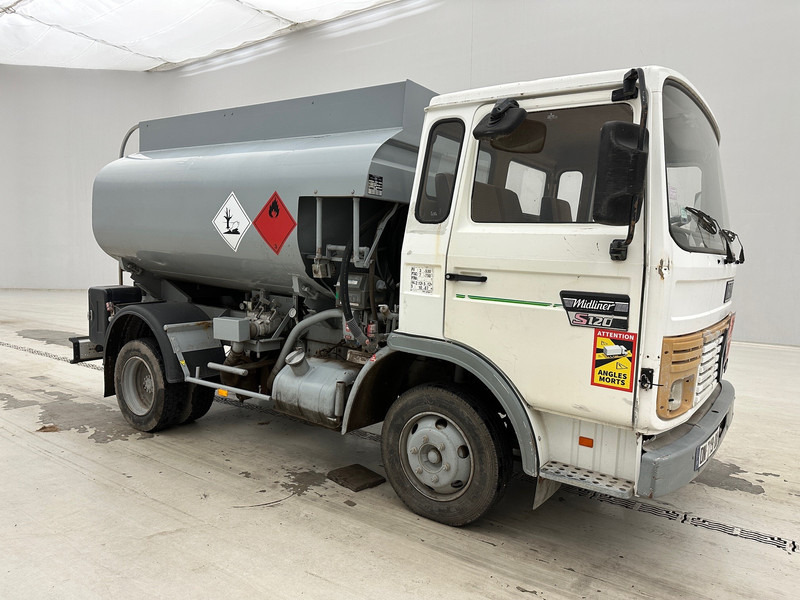 Renault Midliner S120 - Caminhão tanque: foto 3 Renault Midliner S120 - Caminhão tanque: foto 3