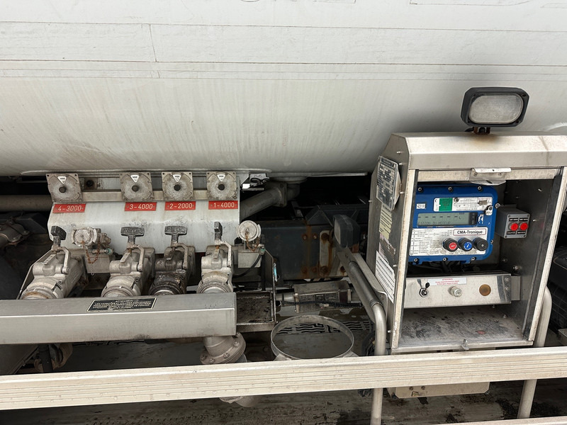 Caminhão tanque Renault Premium 310 DXi: foto 8 Caminhão tanque Renault Premium 310 DXi: foto 8