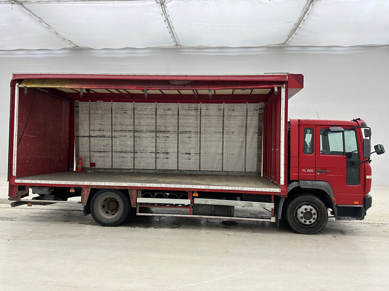 Volvo FL 220 - Caminhão com lona: foto 4 Volvo FL 220 - Caminhão com lona: foto 4