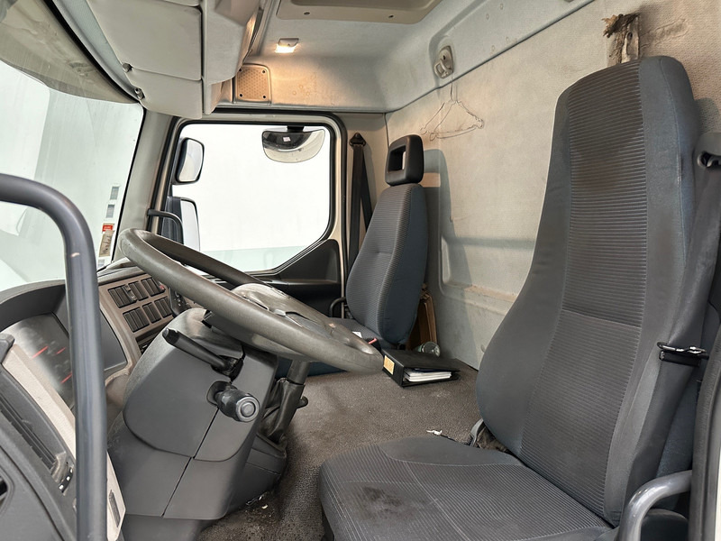 Caminhão furgão Volvo FL 240: foto 8