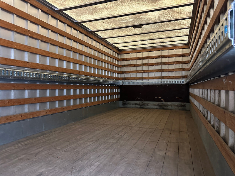 Caminhão furgão Volvo FL 240: foto 10