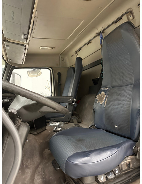 Caminhão de lixo Volvo FM 330: foto 11