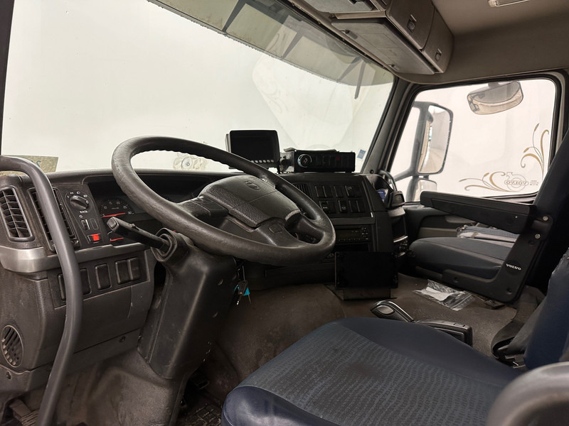 Caminhão de lixo Volvo FM 330: foto 10