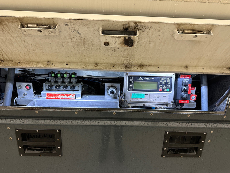 Volvo FM360 - 6x2 - Caminhão tanque: foto 4 Volvo FM360 - 6x2 - Caminhão tanque: foto 4