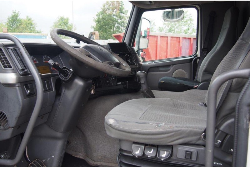 Caminhão furgão Volvo FM9.260: foto 13